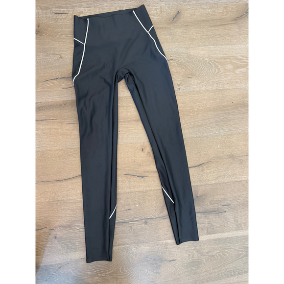 Alo Pants - Alo Yoga Black Leggings with White Piping